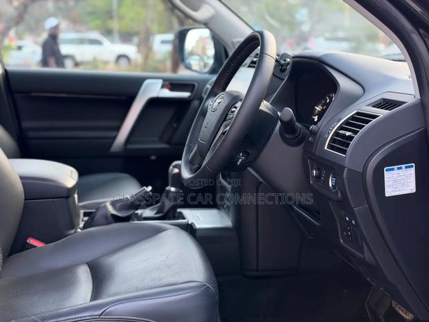 Toyota Land Cruiser Prado 2.8 2022 Black