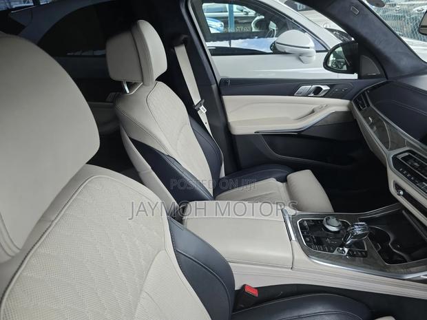 BMW X7 2021 Teal