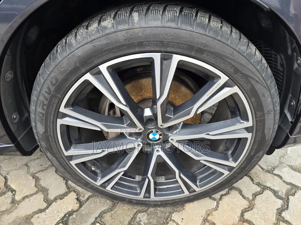 BMW X7 2021 Teal