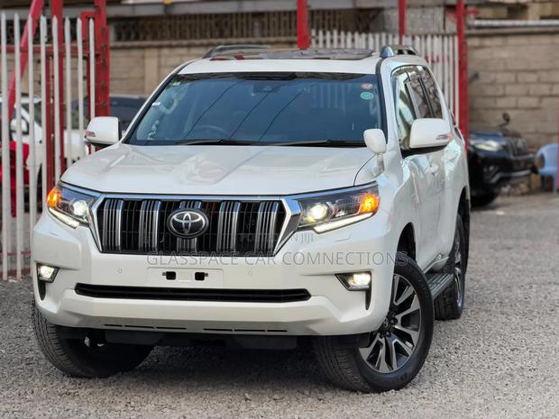 Toyota Land Cruiser Prado 2.8 2022 White