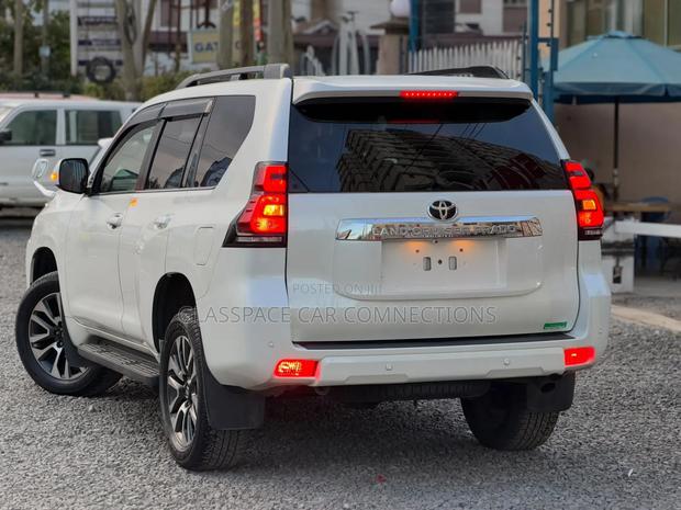 Toyota Land Cruiser Prado 2.8 2022 White