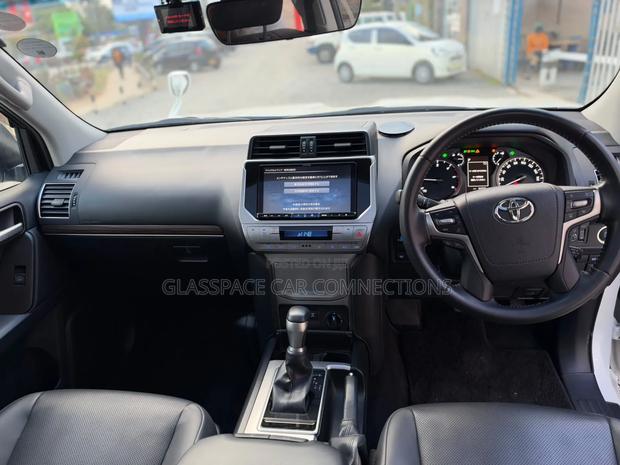 Toyota Land Cruiser Prado 2.8 2022 White