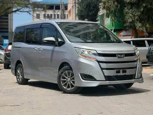 Toyota Noah 2020 Gold