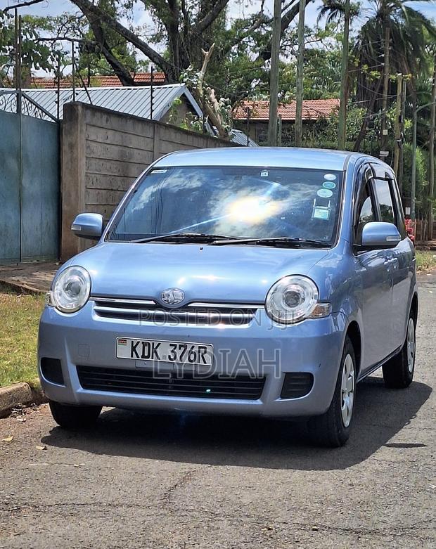 Toyota Sienta 2015 Blue