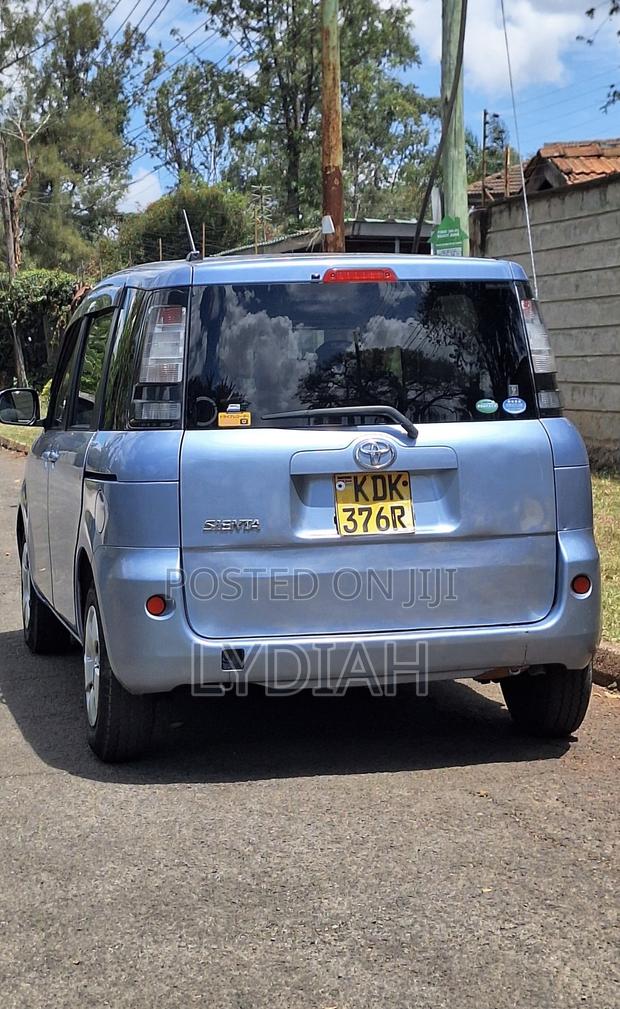 Toyota Sienta 2015 Blue