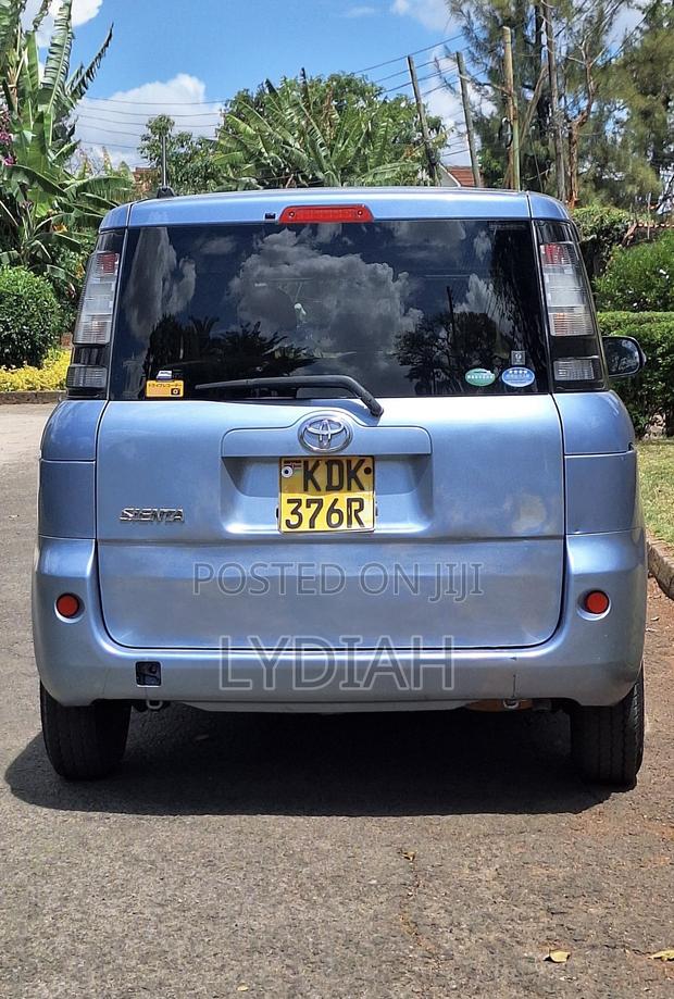 Toyota Sienta 2015 Blue