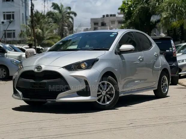Toyota Yaris 2020 Silver