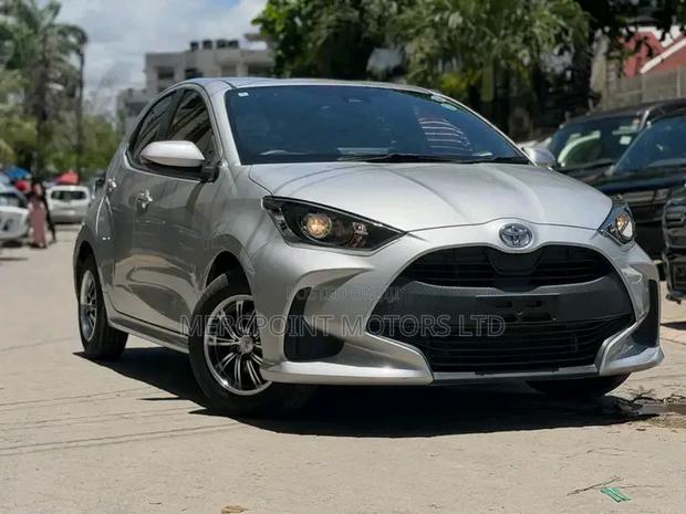 Toyota Yaris 2020 Silver
