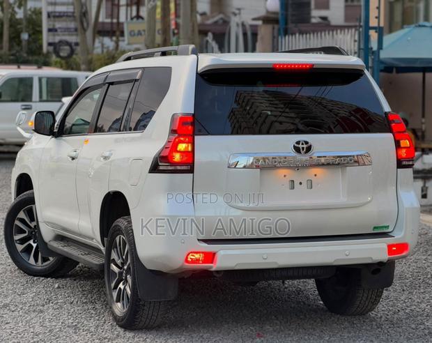 Toyota Land Cruiser Prado 2022 White