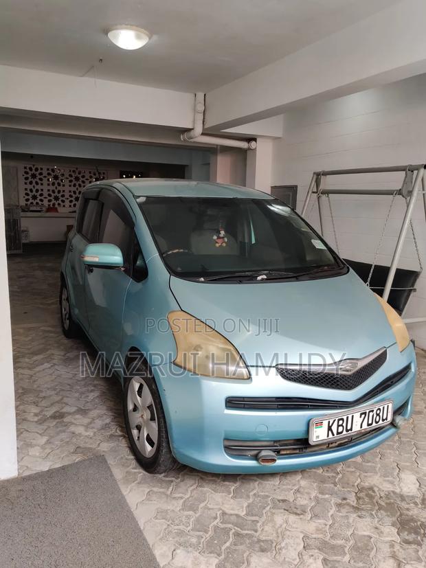 Toyota Ractis 2006 Blue
