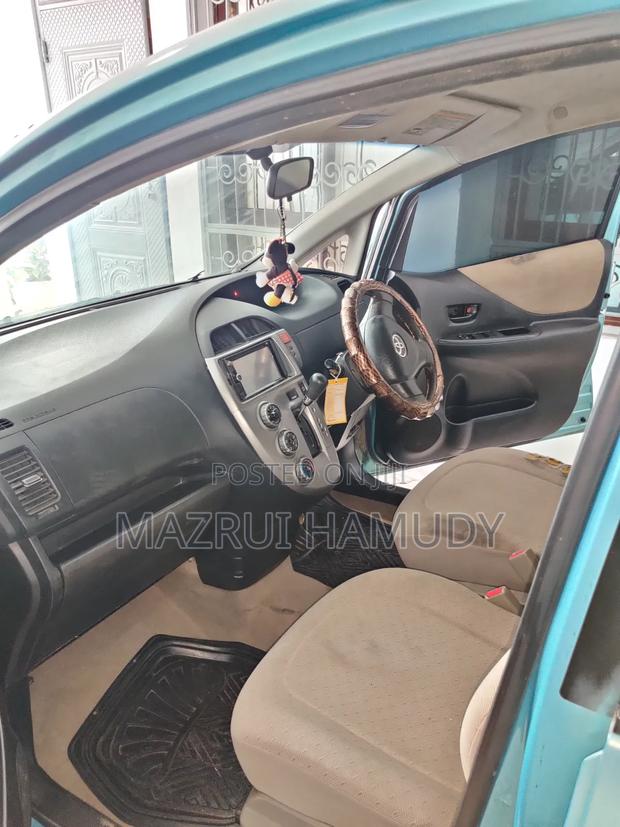 Toyota Ractis 2006 Blue