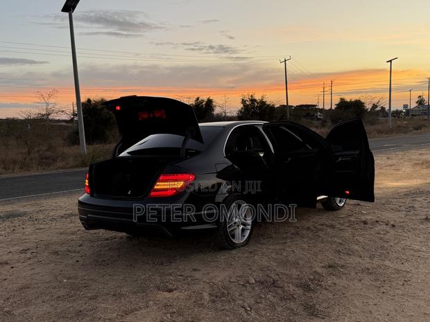 Mercedes-Benz C200 2013 Black