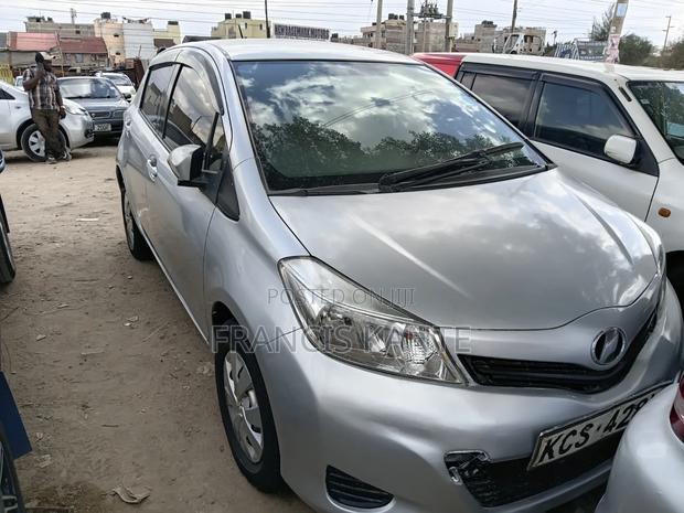 Toyota Vitz 2011 Silver