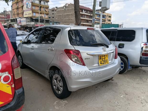 Toyota Vitz 2011 Silver