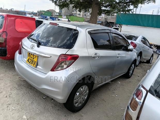 Toyota Vitz 2011 Silver