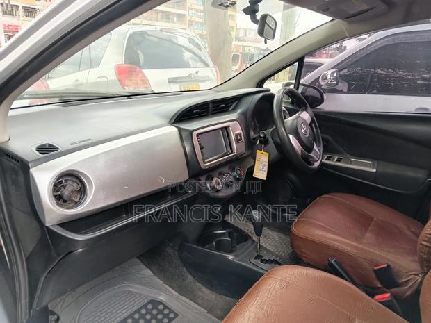 Toyota Vitz 2011 Silver