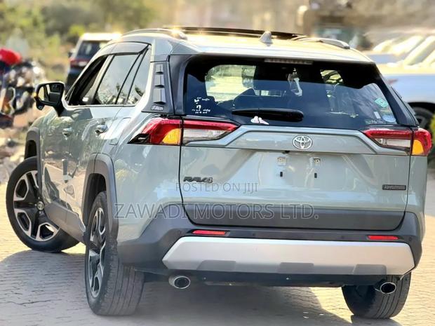 Toyota RAV4 Adventure AWD 2020 Green