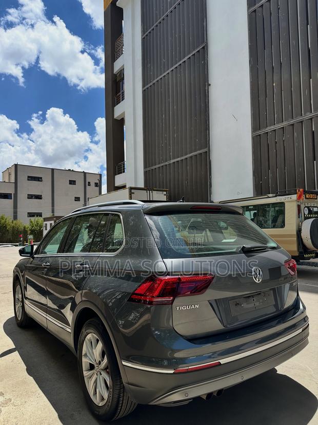Volkswagen Tiguan 2018 Gray