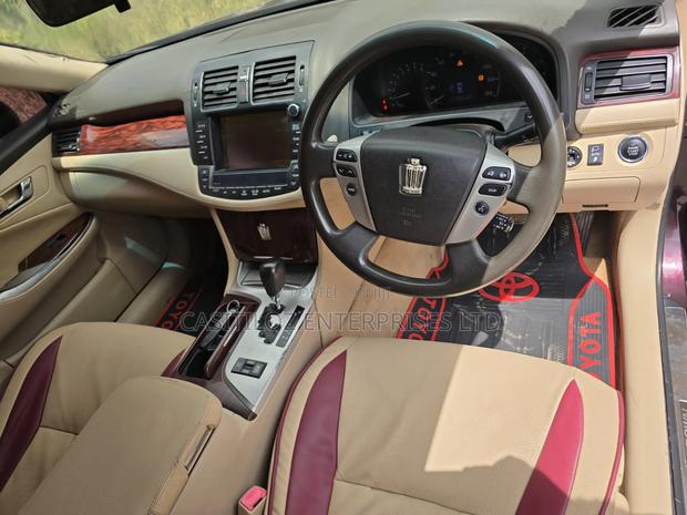 Toyota Crown 2010 Brown