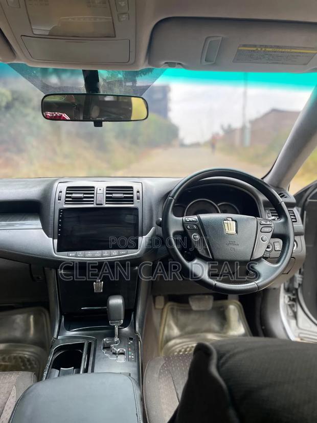 Toyota Crown 2010 Silver