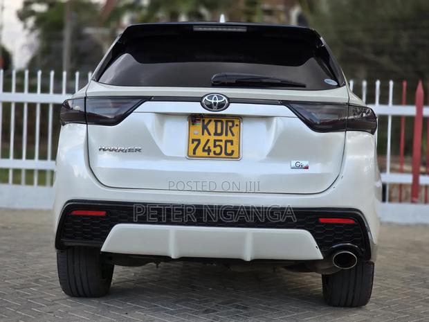 Toyota Harrier 2.0 2017 White