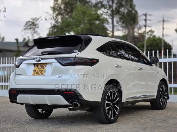 Toyota Harrier 2.0 2017 White