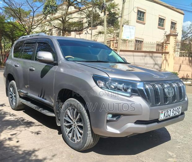 Toyota Land Cruiser Prado 2.8 2017 Silver