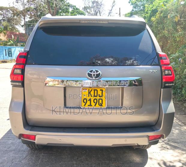 Toyota Land Cruiser Prado 2.8 2017 Silver