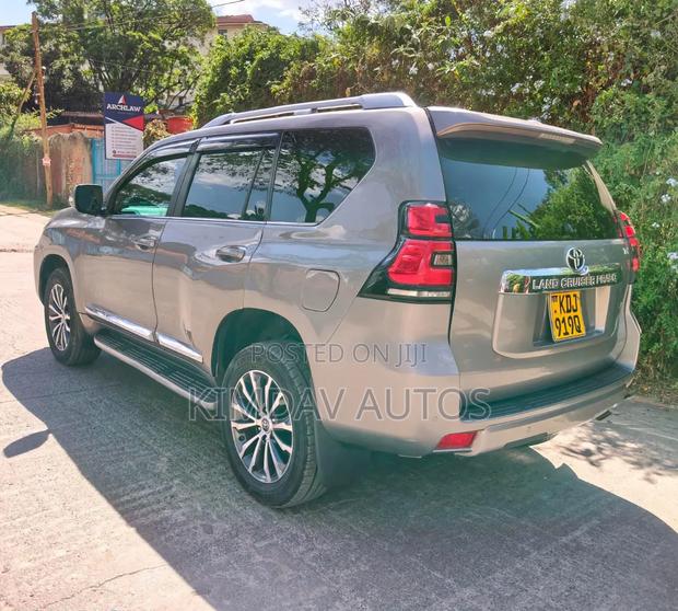 Toyota Land Cruiser Prado 2.8 2017 Silver