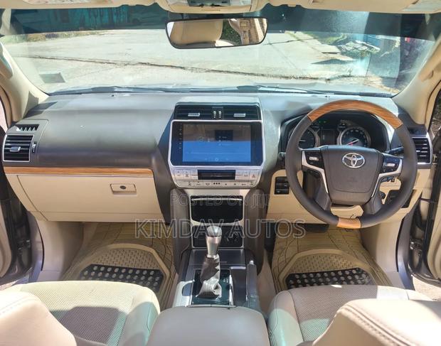 Toyota Land Cruiser Prado 2.8 2017 Silver