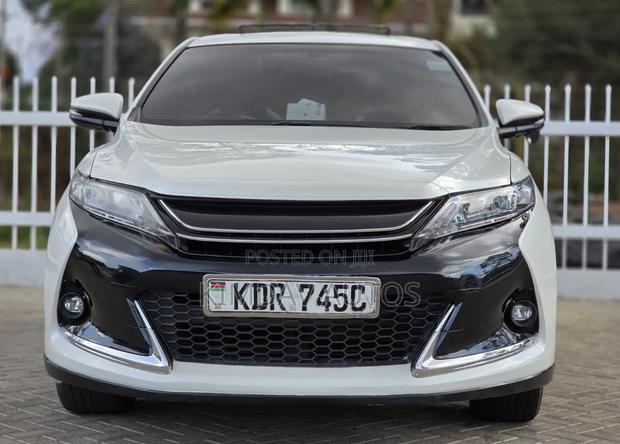 Toyota Harrier 2.0 4WD 2017 White