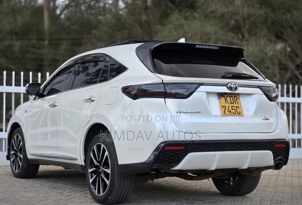 Toyota Harrier 2.0 4WD 2017 White