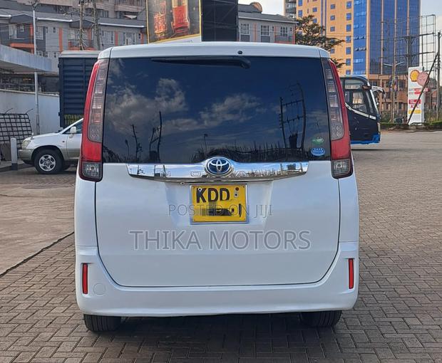 Toyota Noah 2016 White