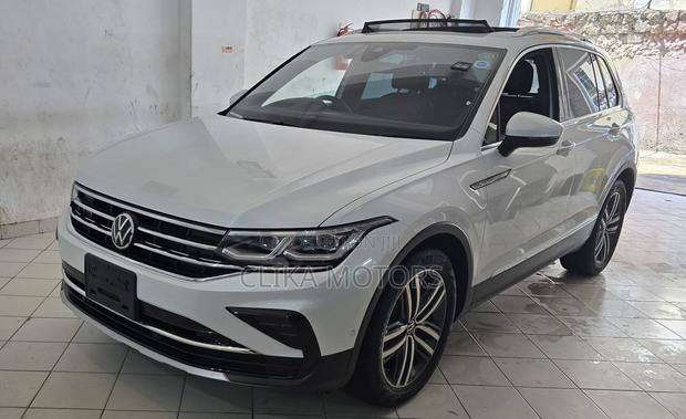 Volkswagen Tiguan 2.0T SE 2021 Pearl