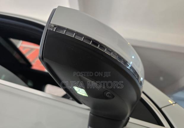 Volkswagen Tiguan 2.0T SE 2021 Pearl