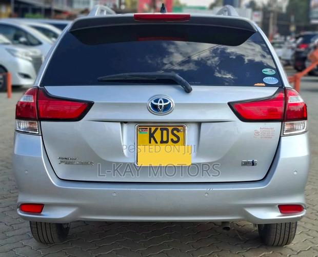 Toyota Corolla Fielder 2018 Silver