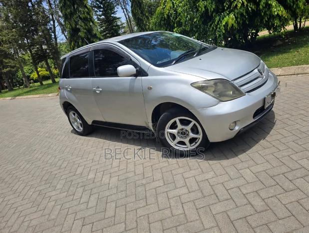 Toyota IST 2003 Silver