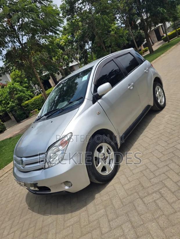Toyota IST 2003 Silver