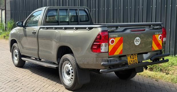 Toyota Hilux 2025 Gray