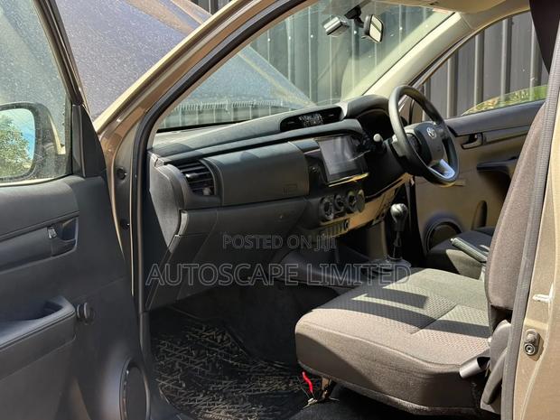 Toyota Hilux 2025 Gray