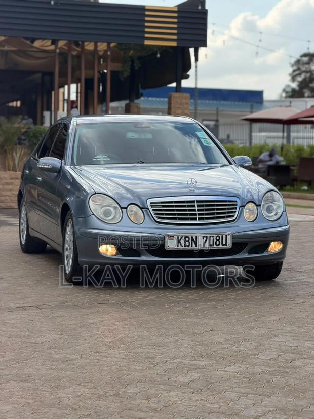 Mercedes-Benz E200 2006 Blue