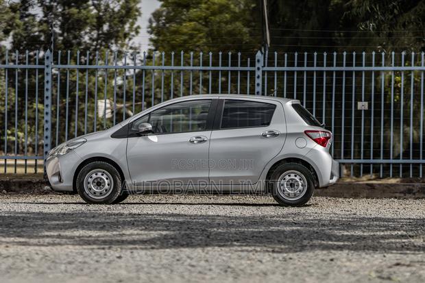 Toyota Vitz 1.0 FWD 5dr 2019 Silver