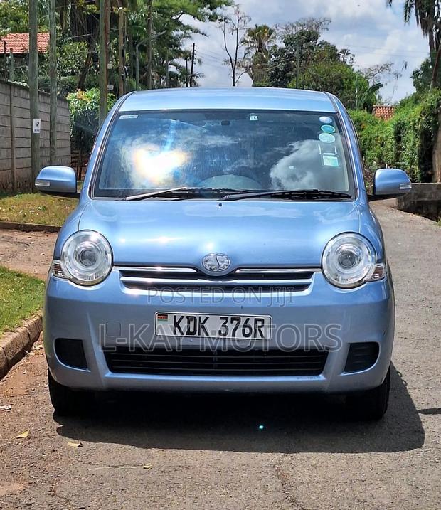 Toyota Sienta 2015 Blue