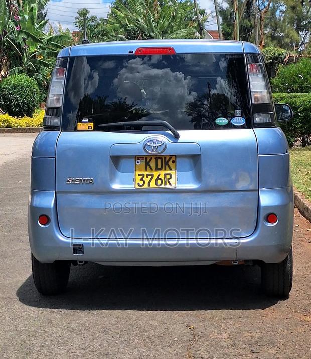 Toyota Sienta 2015 Blue