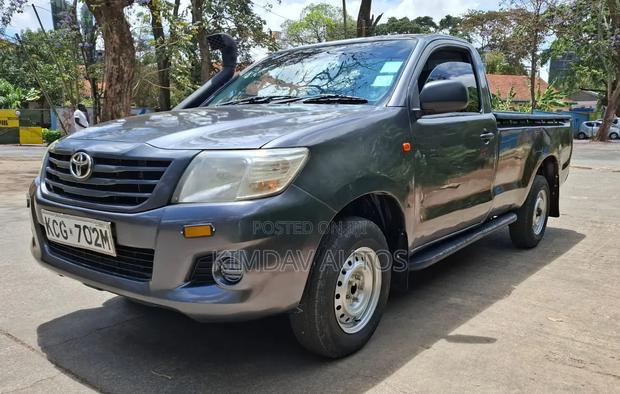Toyota Hilux 2015 Gray