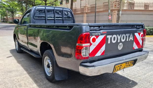 Toyota Hilux 2015 Gray