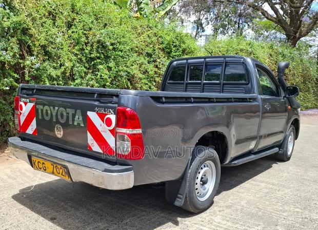 Toyota Hilux 2015 Gray