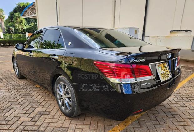 Toyota Crown 2016 Black