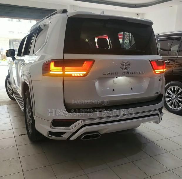 Toyota Land Cruiser 2023 White