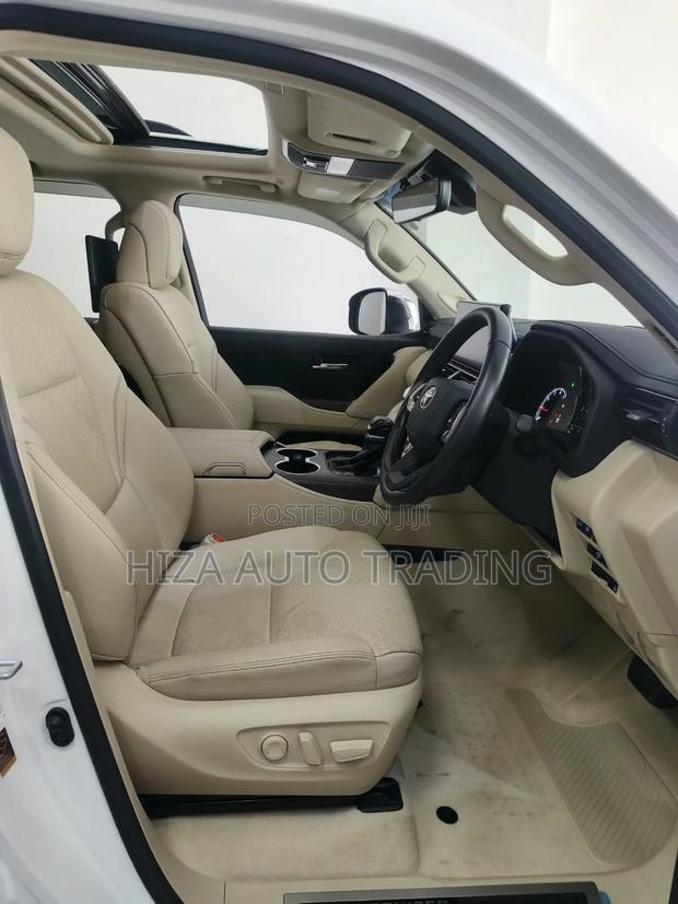 Toyota Land Cruiser 2023 White